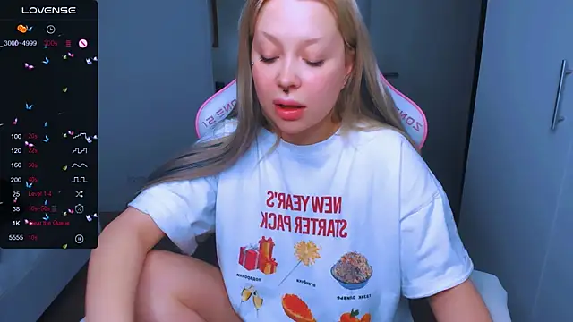 Snapshot of MonaLauu chatting on January 16, 2:51 am MonaLauu online show from January 16, 2:51 am