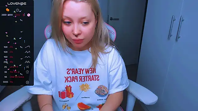 Snapshot of MonaLauu chatting on January 16, 5:53 am MonaLauu online show from January 16, 5:53 am