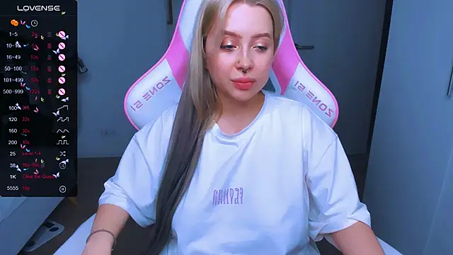 Snapshot of MonaLauu chatting on January 29, 5:35 pm MonaLauu online show from January 29, 5:35 pm