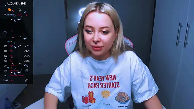 Snapshot of MonaLauu chatting on January 31, 2:39 pm MonaLauu online show from January 31, 2:39 pm