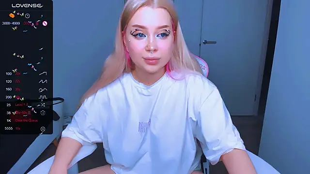 Snapshot of MonaLauu chatting on March 11, 3:12 pm MonaLauu online show from March 11, 3:12 pm