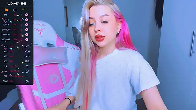 Snapshot of MonaLauu chatting on March 19, 12:12 pm MonaLauu online show from March 19, 12:12 pm