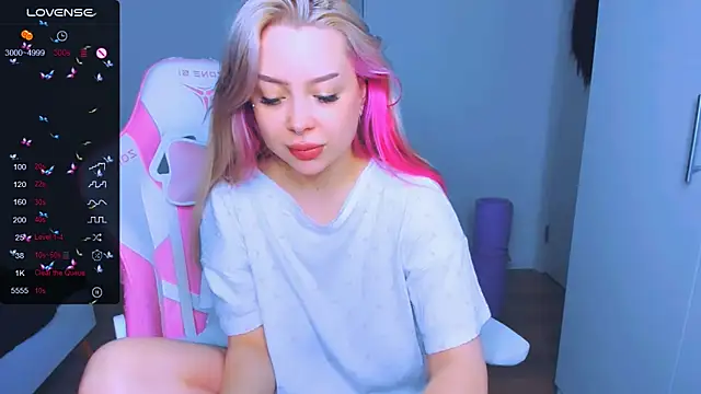 Snapshot of MonaLauu chatting on March 19, 5:50 pm MonaLauu online show from March 19, 5:50 pm