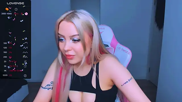 Snapshot of MonaLauu chatting on March 20, 4:09 pm MonaLauu online show from March 20, 4:09 pm