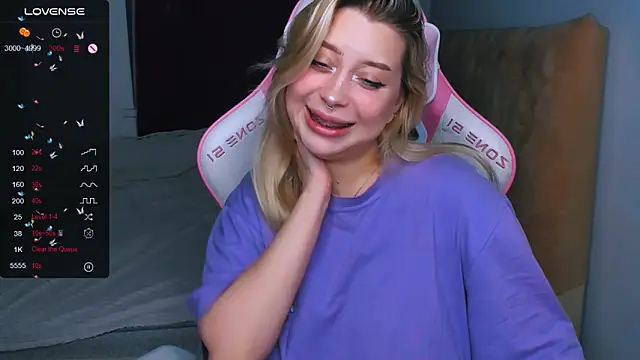 Snapshot of MonaLauu chatting on September 28, 2:06 am MonaLauu online show from September 28, 2:06 am