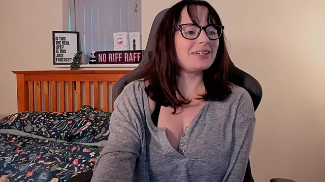 Snapshot of LucieWinters_UK chatting on January 6, 3:40 pm LucieWinters UK online show from January 6, 3:40 pm