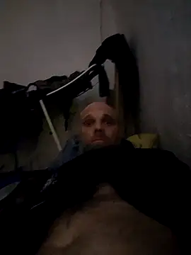 Snapshot of Ladyshaker82 chatting on February 26, 5:31 am Ladyshaker82 online show from February 26, 5:31 am