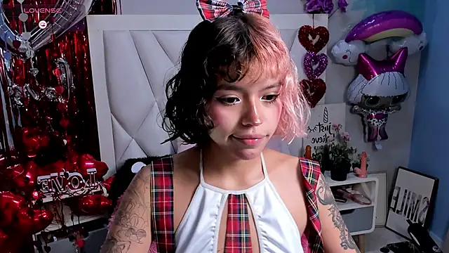 Snapshot of katalina_garcia chatting on March 6, 11:53 pm katalina garcia online show from March 6, 11:53 pm