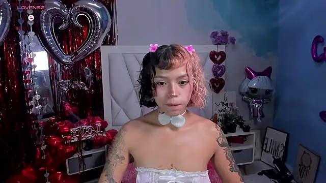 Snapshot of katalina_garcia chatting on March 10, 12:40 am katalina garcia online show from March 10, 12:40 am