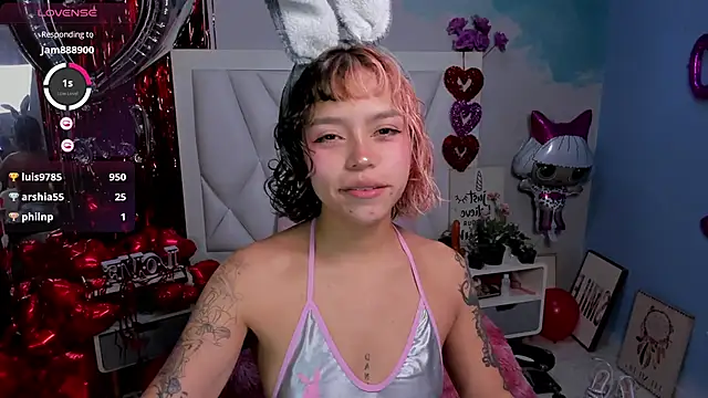 Snapshot of katalina_garcia chatting on March 12, 3:02 am katalina garcia online show from March 12, 3:02 am