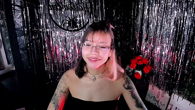 Snapshot of katalina_garcia chatting on November 2, 10:01 pm katalina garcia online show from November 2, 10:01 pm