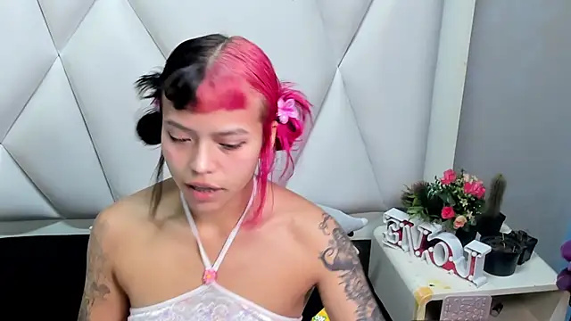 Snapshot of katalina_garcia chatting on November 20, 11:04 pm katalina garcia online show from November 20, 11:04 pm