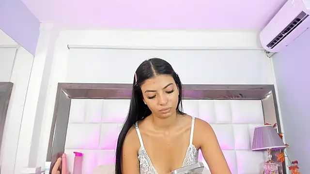 Snapshot of MiaConte chatting on December 12, 7:15 pm MiaConte online show from December 12, 7:15 pm