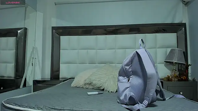 Snapshot of MiaConte chatting on December 19, 7:51 pm MiaConte online show from December 19, 7:51 pm