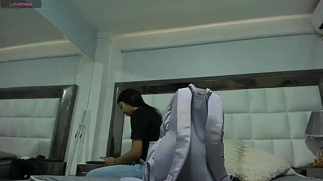 Snapshot of MiaConte chatting on December 27, 7:46 pm MiaConte online show from December 27, 7:46 pm