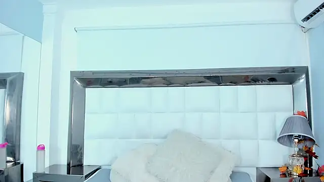 Snapshot of MiaConte chatting on January 31, 7:08 pm MiaConte online show from January 31, 7:08 pm