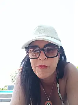 Snapshot of Linda1975 chatting on June 23, 12:58 pm Linda1975 online show from June 23, 12:58 pm