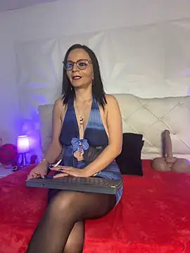 Miss ellien online show from July 6, 1:30 pm