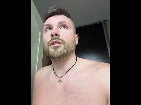 Snapshot of MartinBrandon chatting on May 6, 10:53 am MartinBrandon online show from May 6, 10:53 am