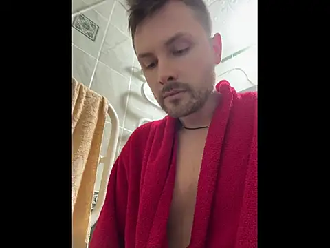 Snapshot of MartinBrandon chatting on May 13, 10:45 am MartinBrandon online show from May 13, 10:45 am
