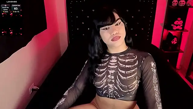 My vampire Mia online show from April 28, 7:02 am