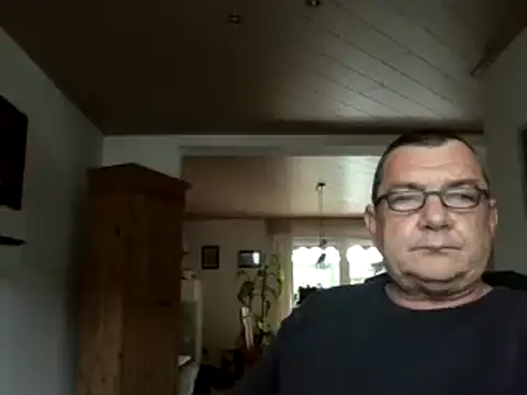 Snapshot of Nobbie444 chatting on May 11, 12:22 pm Nobbie444 online show from May 11, 12:22 pm