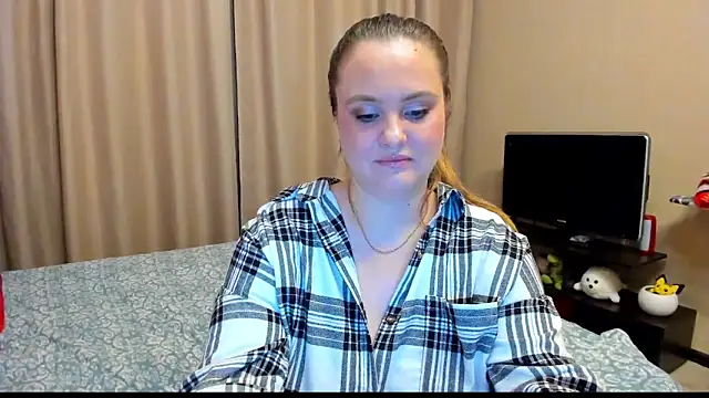 Snapshot of AlanaBrox chatting on December 3, 11:24 pm AlanaBrox online show from December 3, 11:24 pm