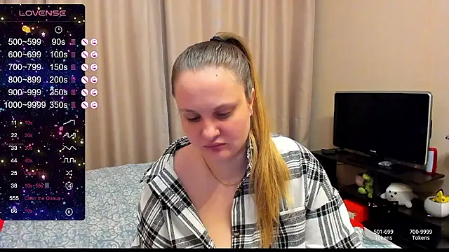 Snapshot of AlanaBrox chatting on December 8, 12:40 am AlanaBrox online show from December 8, 12:40 am