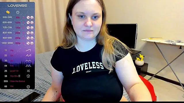 Snapshot of AlanaBrox chatting on March 19, 9:05 pm AlanaBrox online show from March 19, 9:05 pm