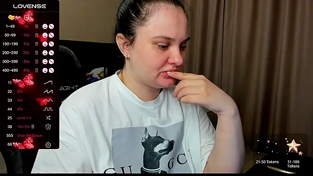 Snapshot of AlanaBrox chatting on October 19, 10:10 pm AlanaBrox online show from October 19, 10:10 pm