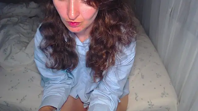 Snapshot of LoraPreston chatting on June 20, 8:33 pm LoraPreston online show from June 20, 8:33 pm