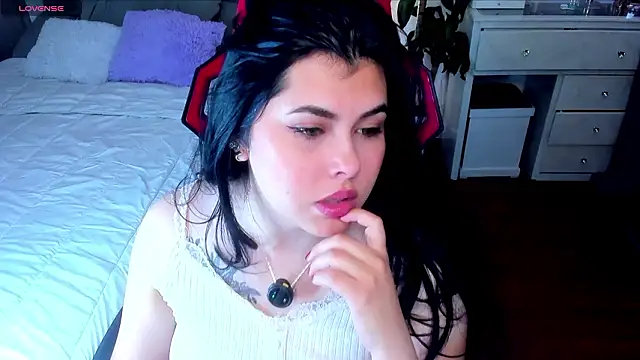 Alyaa s online show from February 21, 8:21 pm