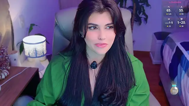 Snapshot of Alyaa_s chatting on June 5, 12:06 am Alyaa s online show from June 5, 12:06 am