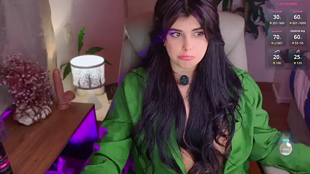 Snapshot of Alyaa_s chatting on June 5, 6:52 am Alyaa s online show from June 5, 6:52 am
