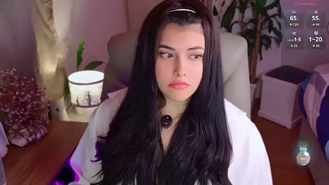 Snapshot of Alyaa_s chatting on June 6, 1:54 am Alyaa s online show from June 6, 1:54 am