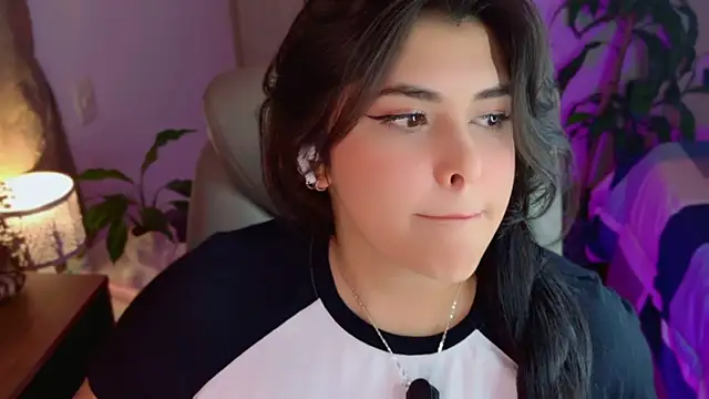 Snapshot of Alyaa_s chatting on August 5, 2:25 am Alyaa s online show from August 5, 2:25 am