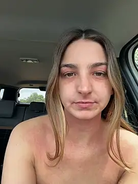 DoriDeluxe66 online show from May 5, 12:57 pm