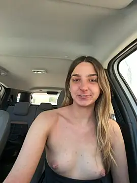 DoriDeluxe66 online show from May 21, 1:18 pm
