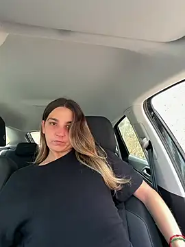 DoriDeluxe66 online show from July 17, 1:07 pm