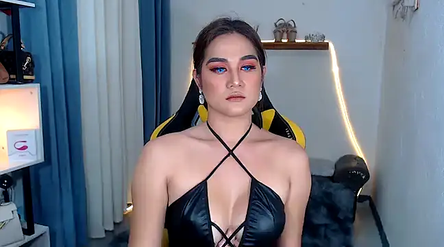 MarieLoveGlamorous online show from December 11, 5:37 pm