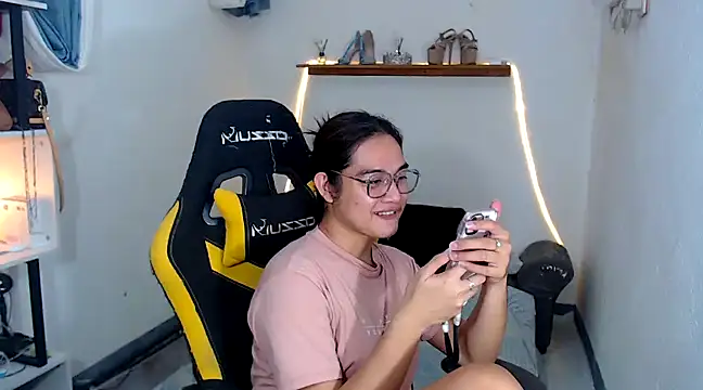 MarieLoveGlamorous online show from February 16, 3:05 pm