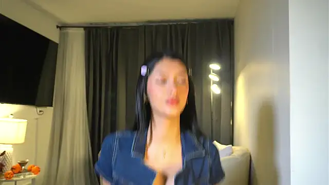 Snapshot of kendall_ruiz chatting on October 27, 11:20 pm kendall ruiz online show from October 27, 11:20 pm