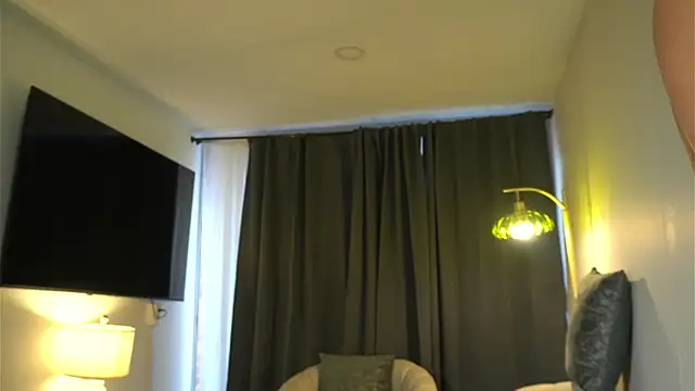 Snapshot of kendall_ruiz chatting on November 14, 9:57 pm kendall ruiz online show from November 14, 9:57 pm