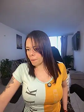 Snapshot of carolina16love chatting on November 1, 10:23 pm carolina16love online show from November 1, 10:23 pm