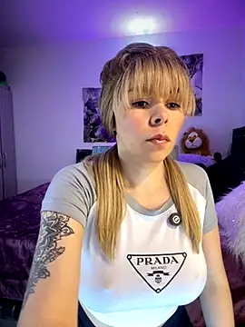 Snapshot of carolina16love chatting on November 30, 11:31 pm carolina16love online show from November 30, 11:31 pm