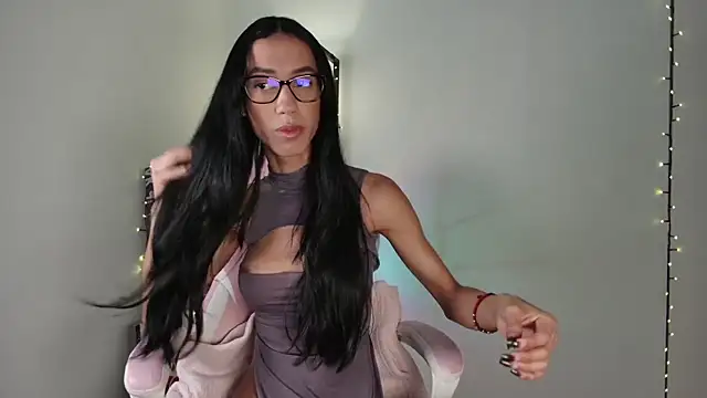 Snapshot of _monamour_ chatting on December 15, 9:13 am monamour online show from December 15, 9:13 am