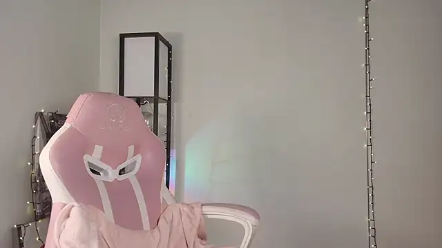 Snapshot of _monamour_ chatting on January 8, 9:42 am monamour online show from January 8, 9:42 am