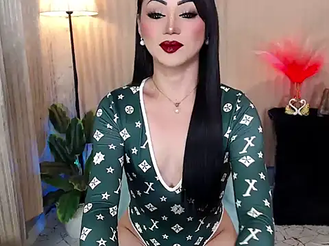 Snapshot of SeductiveAsianTs chatting on July 15, 7:24 am SeductiveAsianTs online show from July 15, 7:24 am