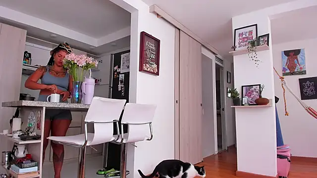 Snapshot of karlye_5 chatting on December 4, 1:09 pm karlye 5 online show from December 4, 1:09 pm