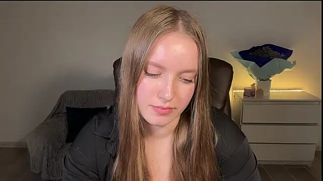 EvaMaddison online show from May 4, 8:05 pm